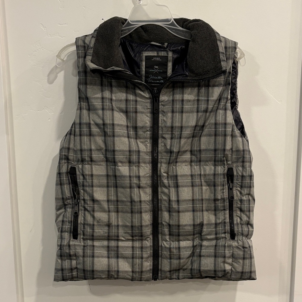 GAP Grey Plaid Puffer Vest Size Small